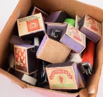 Egy doboz régi gyufa, öngyújtó