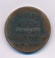 1971. "50 éves a Magyar Ifjúsági Vöröskereszt 1921-1971" kétoldalas, bronzpatinázott emlékérem (30mm) T:AU