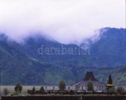 Csák Miklós (1933-2013): Fotó negatívok 24 db, több csíkon tibeti, ázsiai portrék, tájképek, negatív...