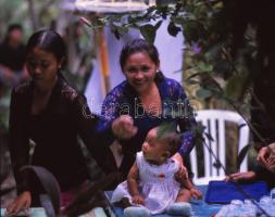 Csák Miklós (1933-2013): Fotó negatívok 24 db, több csíkon tibeti, ázsiai portrék, tájképek, negatív...