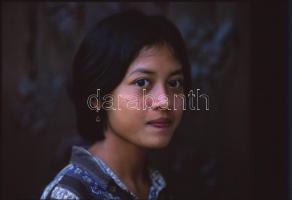 Csák Miklós (1933-2013): Fotó negatívok 22 db, több csíkon tibeti, ázsiai portrék, tájképek, negatív tartóban