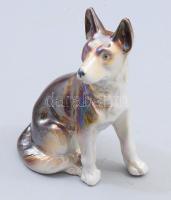 Irizáló felületű jelzett kutya figura, hibátlan, m: 11 cm