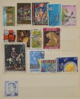 2 db A4 és 7 közepes berakó kis országgyűjteményekkel, összeállításokkal, közte északi és balti álla...