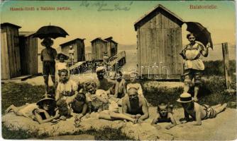 Balatonlelle, Homokfürdő a Balaton partján, kabinok. Wollák József kiadása (EK)