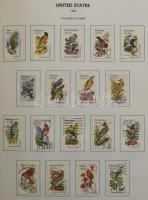 USA több száz bélyeg 2 db albumban