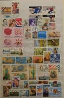 USA összeállítás 16 lapos, A/4-es berakó 29 oldalán, benne 90 db több bélyeges összefüggés nyomdai j...