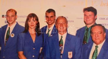 1996 Egerszegi Krisztina, Kovács Koko István és a magyar olimpiai érmesek nagy méretű fotó kartonon....
