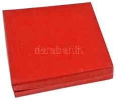 1970 k. "Gyóni Géza 1884-1917" egyoldalas bronz emlékérem kissé viseltes tokban (90mm) T:X...