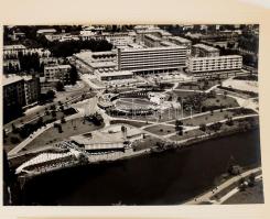 Budapest képekben (fotómappa). Szerk.: N. Ujvári Magda. Bp., 1970, Képzőművészeti Alap Kiadóvállalat...