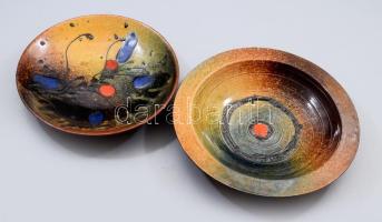 Sarkadi 2 darab mázas kerámia dísztál, jelzett, hibátlan, d: 20-23 cm