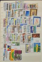 Ausztria gyűjtemény, 2.000-2.500 klf bélyeg sűrűn rakva 10 lapos, közepes berakóban