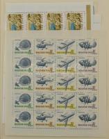 Festmény és egyéb négyestömb sorok, Bélyegnap ívek, ívdarabok (+ kevés USA) 10 lapos, közepes Schaub...