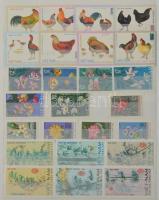 Sok száz külföldi bélyeg nagyon sok postatisztával, motívum sorokkal, blokkokkal (vágott is), 16 lapos, közepes Schaubek berakóban