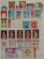 Sok száz külföldi bélyeg nagyon sok postatisztával, motívum sorokkal, blokkokkal (vágott is), 16 lap...