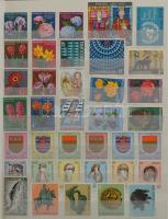 Sok száz külföldi bélyeg nagyon sok postatisztával, motívum sorokkal, blokkokkal (vágott is), 16 lap...