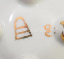 Cseh alt wien historizáló csésze alátéttel, jelzett, kis kopással, d: 9,5 cm