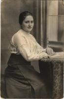 1917 Temesvár, Timisoara; hölgy / lady. photo (kopott sarkak / worn corners)