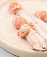 Győrbíró Enikő (1932-1999): Apa gyermekeivel faliplakett. Jelzett, kis sérüléssel, 29x24 cm