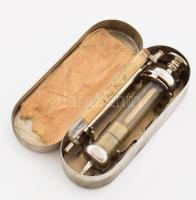 Antik fecskendő, fémdobozban, h: 10 cm