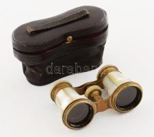 Calderoni és Társa színházi távcső, gyöngyház rárakásokkal, jelzett, sérüléssel, tokban, 10,5x6 cm