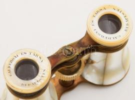 Calderoni és Társa színházi távcső, gyöngyház rárakásokkal, jelzett, sérüléssel, tokban, 10,5x6 cm