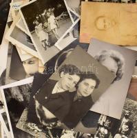 Cipősdoboznyi vegyes fénykép