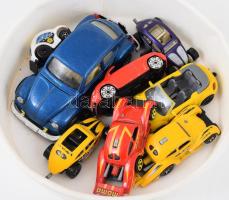 8 darab Volkswagen játékautó, m: 12 cm alatt