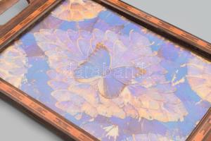 Morpho lepke szárnyaiból készült képpel díszített üvegezett kínálótálca, kis sérüléssel, 29x47 cm