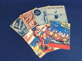 [Folyóirat] A Kis Színházi. A Színházi Élet folyóirat illusztrált ifjúsági melléklete Kálmán Jenő Sicc-képregényeivel. Három lapszám. (1938/32., 1938/39., 1938/46.) + Kis Magazin. A Színházi Magazin folyóirat képes melléklete Kálmán Jenő Sicc-képregényével és más képregényekkel. Hat lapszám. (1940/36., 1940/52., 1941/17., 1941/18., 1941/19., 1941/26.) Budapest, 1938-1941. (Athenaeum Nyomda Rt.) 31 + [1] p.; 31 + [1] p.; 31 + [1] p.; 16 p.; 16 p.; 16 p.; 16 p.; 16 p.; 16 p. Az 1912-ben Incze Sándor és Korda Sándor szerkesztésében megjelenő budapesti Színházi Élet a kor budapesti színházi lapjainak egyike volt, ám színes tartalmával, nívós szerzőgárdájával, kritikákat nélkülöző, politikamentes hangvételével, társasági, divat- és sporthíreivel néhány év alatt imponáló, 150,000-et meghaladó példányszámot ért el. A többek között Csathó Kálmánt, Harsányi Zsoltot és Herczeg Ferencet; Karinthy Frigyest, Krúdy Gyulát, Márai Sándort, Molnár Ferencet, Móricz Zsigmondot, Szép Ernőt munkatársai között tudó lap később már önálló színdarab-mellékletet is közreadott, valamint több melléklapot is indított, 1930-tól önálló ifjúsági melléklete is volt, Boldog Ifjúság, később Kis Színházi címmel. A gazdagon illusztrált gyermeklap a kisiskolás korosztály számára közölt verseket, novellákat, fejtörőket, zsánerfelvételeket és legfőbb erősségét: képregényt. Mindhárom lapszámunkban szerepel Kálmán Jenő Sicc-képregényének aktuális epizódja. Az ezúttal trópusi tájakon, tengerészek és bennszülöttek között kalandozó Sicc-történetek szövegfelirata szigorúan versbe szedett; grafikai világa, néhány szereplője és cselekménymenete azonban meglepő hasonlóságot mutat az 1929-ben indult amerikai Popeye-képregénysorozattal. A szerzői jogok kérdése tisztázatlan marad, ám feltűnő részlet, hogy Sicc-sorozatunk minden epizódjának záró kockája után a copyright amerikai médiacéget is feltüntet. Sicc-sorozatunk valamennyi epizódja 5 oldal terjedelmű, a képregényoldalakat első lapszámunk kivételével színesen nyomták. Gyűjteményünk a Kis Színházi magazinon kívül további hat lapszámot tartalmaz a Kis Magazin című képes ifjúsági újságból. Az 1938 végén életbe lépő sajtótörvény markáns változásokat jelentett a lappiacon, melynek a nagy múltú és sikerű Színházi Élet is áldozatául esett, összes melléklapjával együtt. A kínálkozó sajtóűrt azonnal kitöltötte a frissen felállt új vállalkozás, a Színházi Magazin, amely "lapelődje" munkatársai jó részét átvette, szerkesztési elveit, rovatait és mellékleteit pedig megtartotta. Így 1938 decemberétől megjelent a fő lap, és kis késéssel ifjúsági melléklete, immáron "Kis Magazin" címmel. Az elődjénél kissé szerényebb kivitelezésű, színes oldalakat nélkülöző "Kis Magazin" továbbra is közölt meséket, novellákat, fejtörőket, képregényeket. Gyűjteményünk első két "Kis Magazin" számába még jutott Sicc-képregény, a további lapszámokban viszont már K. Tóth Lenke "Lackó" című verses medvekalandjai képviselik a képregény műfaját, Szakmáry László rajzaival. Az 1938/39. lapszám két, az 1938/46. lapszám egy levelén apró hiány. Néhány lapszámban kézzel kitöltött rejtvény, példányaink fűzése enyhén meglazult. Fűzve, színes, illusztrált, enyhén sérült kiadói borítóban (Kis Színházi), illetve fűzve, illusztrált, enyhén sérült kiadói borítóban (Kis Magazin).
