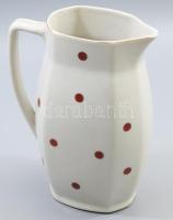 Pirospöttyös vizeskancsó, jelzett, minimális kopással, m: 21,5 cm