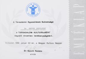 1992 Grétsy László (1932-2024) nyelvész részére Társadalmi Egyesülések Szövetsége által adományozott...