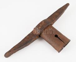 Kőfaragó csákány. Magyar, cca, 19. sz vége, 30x11 cm