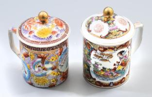 2 darab porcelán kínai fedeles teás bögre, kis kopással, m: 14 cm