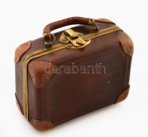 Koffer formájú bőr női retikül 16x12 cm