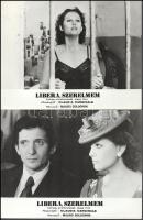 cca 1989 előtt készült, "Libera, szerelmem" című olasz film jelenetei és szereplői (köztük Claudia Cardinale), 21 db vintage produkciós filmfotó (vitrinfotó, lobbyfotó) ezüst zselatinos fotópapíron, a használatból eredő (esetleges) kisebb hibákkal, 18x24 cm