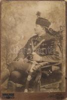 ca 1900 Kossuth Ferenc (1841-1914) miniszter díszmagyarban, Kossuth Lajos fiának nagy kabinetfotója, 24x16 cm Kis kopásokkal