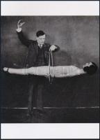 cca 1929 Karinthy Frigyes (1887-1938) a varázsló, 1 db modern nagyítás, jelzés nélkül, 21x15 cm