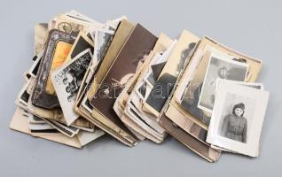 Egy doboznyi, kb 150 db fotó, ca 1920-1960 vegyes témákkal. városkép, családi, katonai, stb