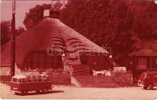 Tatabánya, Birka csárda vendéglő az 1-es főútnál, autóbusz. Foto Tulok Ferenc. Képzőművészeti Alap (EB)