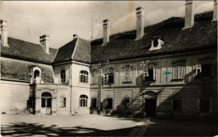 1977 Sellye, Baranyasellye; Mezőgazdasági kollégium. Képzőművészeti Alap Kiadóvállalata (EK)