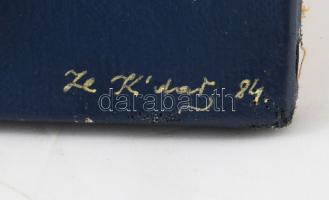 Joseph Kádár (1936-2019): Geometrikus kompozíció. Olaj, applikáció, vászon, jelezve jobbra lent, hát...