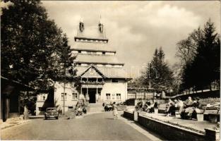 Mátraháza, SZOT üdülő, automobil. Képzőművészeti Alap (fl)