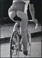 cca 1975 "Követőket remélve", szolidan erotikus felvétel, 1 db modern nagyítás, jelzés nélkül, 21x15 cm