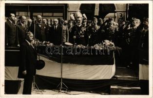 1940 Szatmárnémeti, Satu Mare; bevonulás, vitéz Nagybányai Horthy Miklós Magyarország kormányzója, Teleki Pál, Hóman Bálint, Reményi-Schneller Lajos, Teleki Mihály, vitéz Bartha Károly, Werth Henrik, vitéz Koós Miklós tábornok, vitéz Keresztes-Fischer Lajos / entry of the Hungarian troops, regent Horthy, Hungarian flag + "1940 SZATMÁRNÉMETI VISSZATÉRT" So. Stpl (vágott / cut)