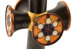 Iparművész réz gyertyatartó, zománcozott díszítéssel, kis ütődéssel, m: 19 cm