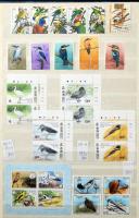 Madár motívum gyűjtemény 8 lapos A4 berakóban, benne sorok, blokkok. Szép színes anyag.