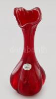 Bohemia vörösen anyagában színezett váza, jelzett, hibátlan, m: 21,5 cm