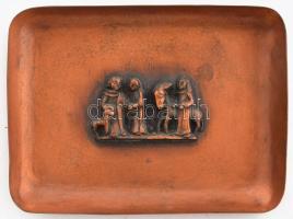 Tevan Margit (1901-1978): Háromkirályok. Ékszeres tálka, jelzett, réz, 10,5x13 cm