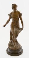 Magot vető lány. Bronzírozott ón szobor. XIX. sz. vége márvány talapzaton 45 cm
