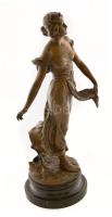 Magot vető lány. Bronzírozott ón szobor. XIX. sz. vége márvány talapzaton 45 cm
